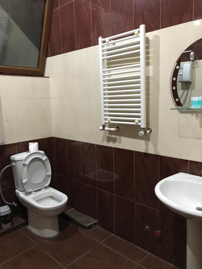 Rostus Hotel Тбилиси Екстериор снимка