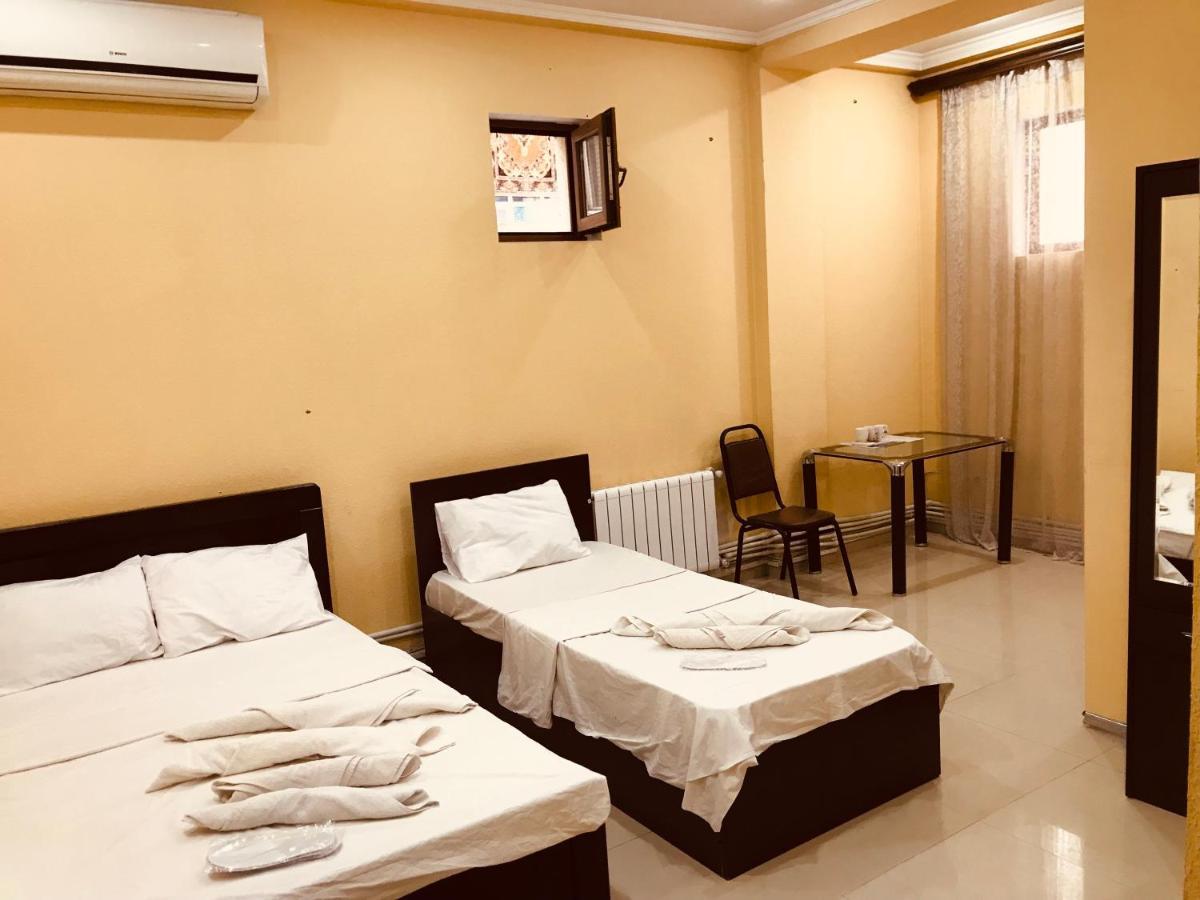 Rostus Hotel Тбилиси Екстериор снимка