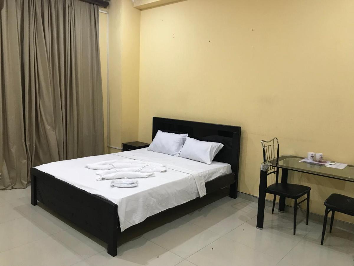 Rostus Hotel Тбилиси Екстериор снимка