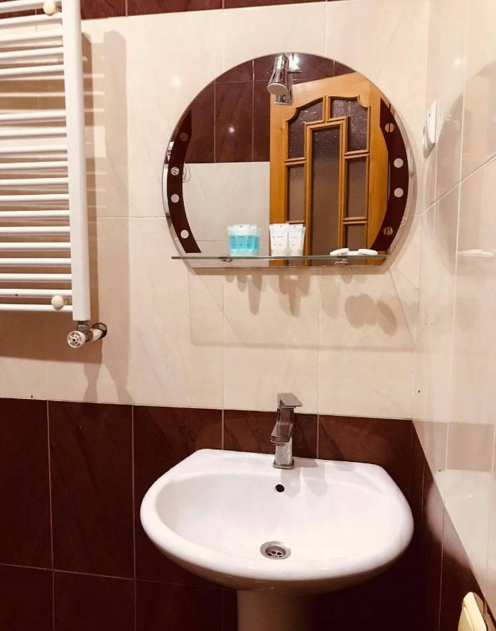 Rostus Hotel Тбилиси Екстериор снимка