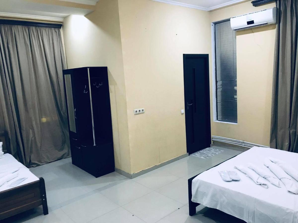 Rostus Hotel Тбилиси Екстериор снимка